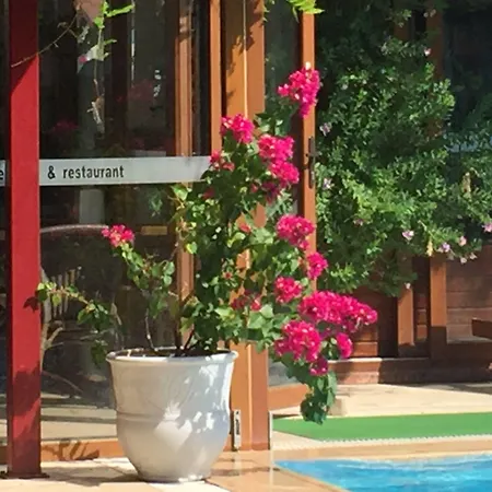 Aparthotel Ten Apart Hotel